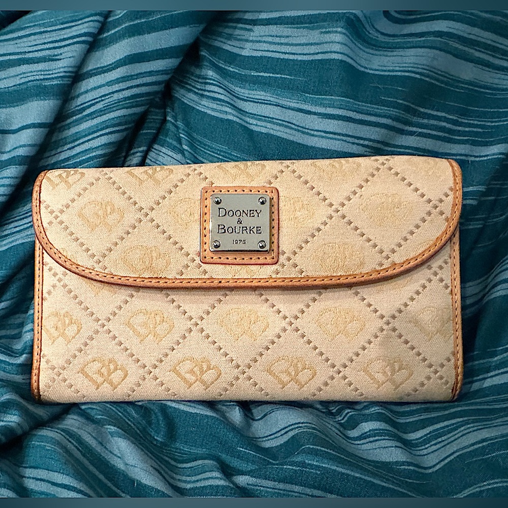 Dooney & Bourke wallet